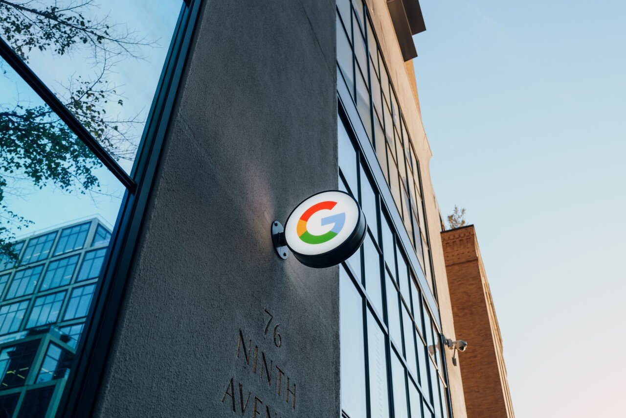 Google debe pagar 700 mdd a consumidores en EU por acuerdo antimonopolio