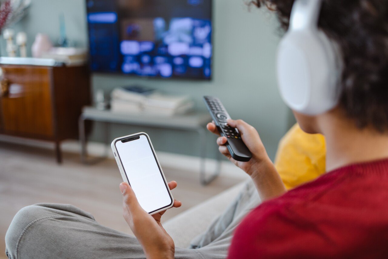 En las elecciones, los jóvenes conectan más vía televisión