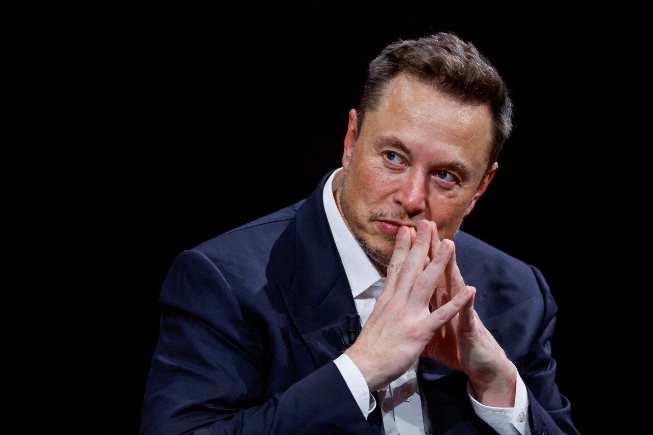 Elon Musk advierte que la IA superará a los humanos a más tardar en 2026
