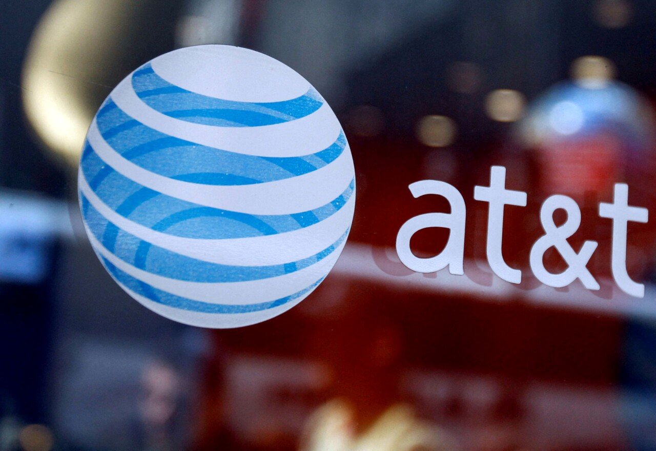 AT&T venderá participación en DirecTV por 7,600 millones de dólares