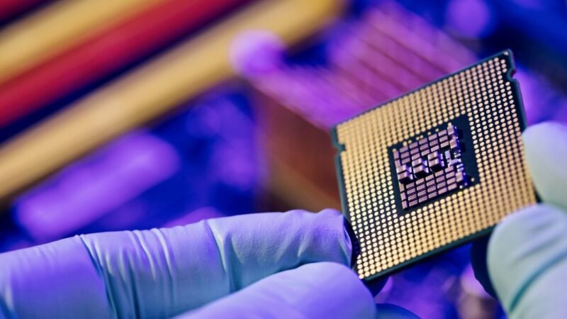 México y EU colaboran para desarrollar el talento en chips