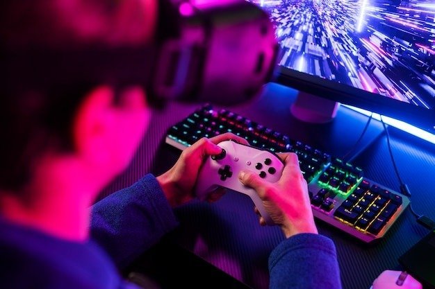 Explorando la Realidad Virtual en el Gaming: Retos y Soluciones en Ciberseguridad