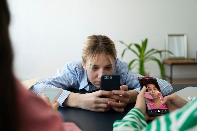 Conectividad y Conectados: Superando el Insomnio en la Era Digital